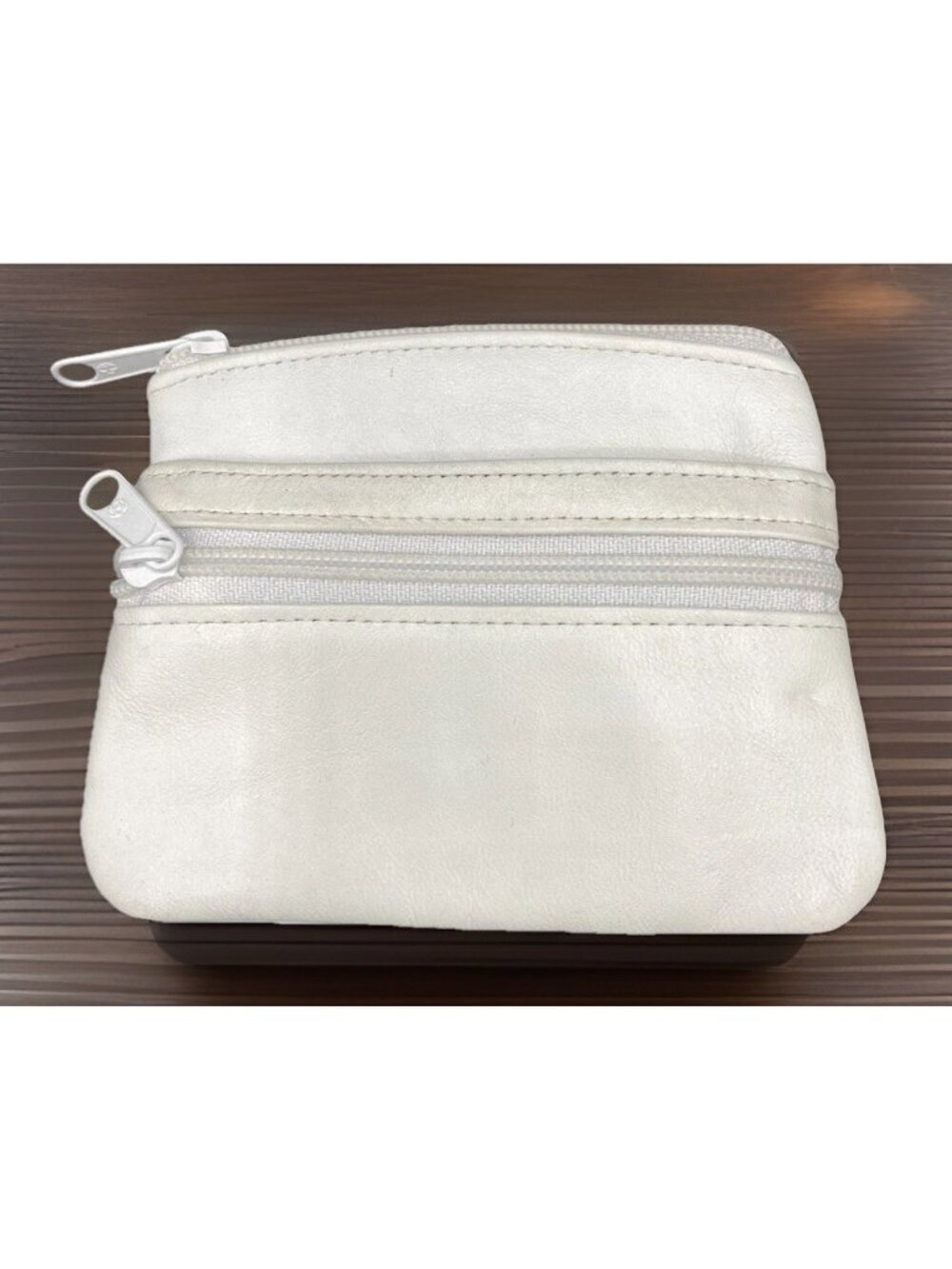 Buxton White Leather Pocket Coin Card Holder Keyring Zippered Minimalist 4.25 In